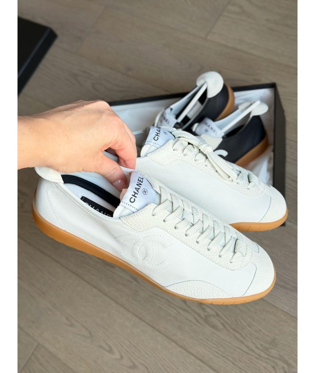 CHANEL Белые кожаные кеды, фото 3