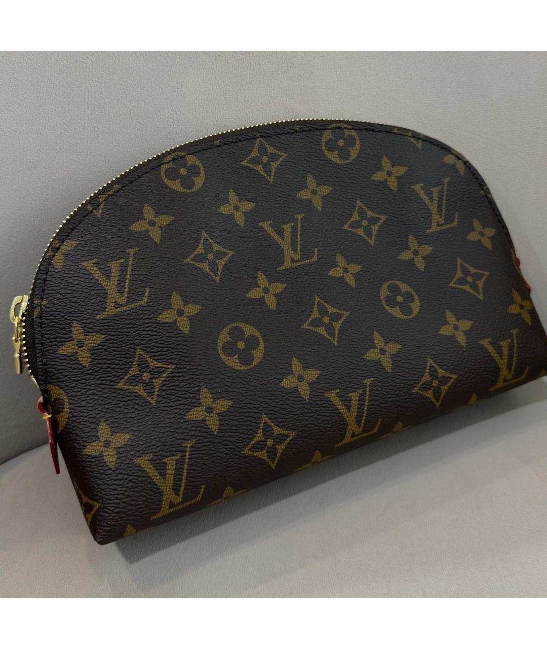 LOUIS VUITTON Коричневая кожаная косметичка, фото 8
