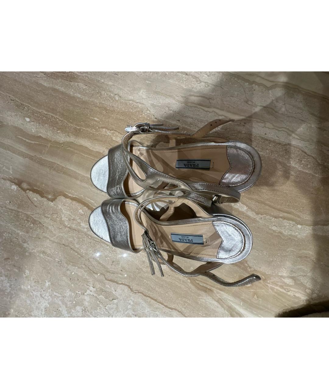 PRADA Серебряные кожаные босоножки, фото 3
