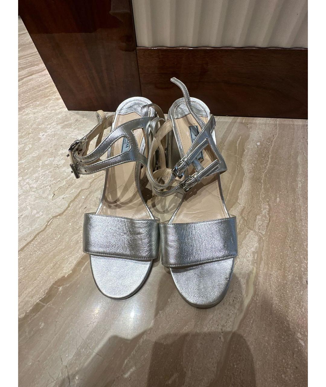PRADA Серебряные кожаные босоножки, фото 2