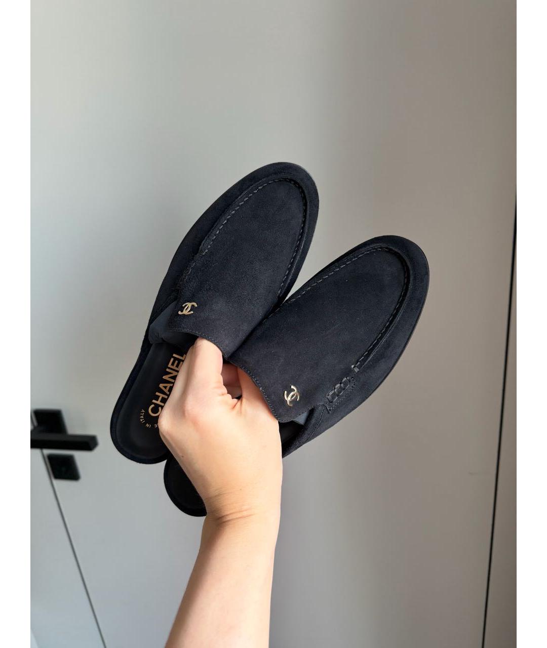 CHANEL Черные замшевые сабо, фото 2