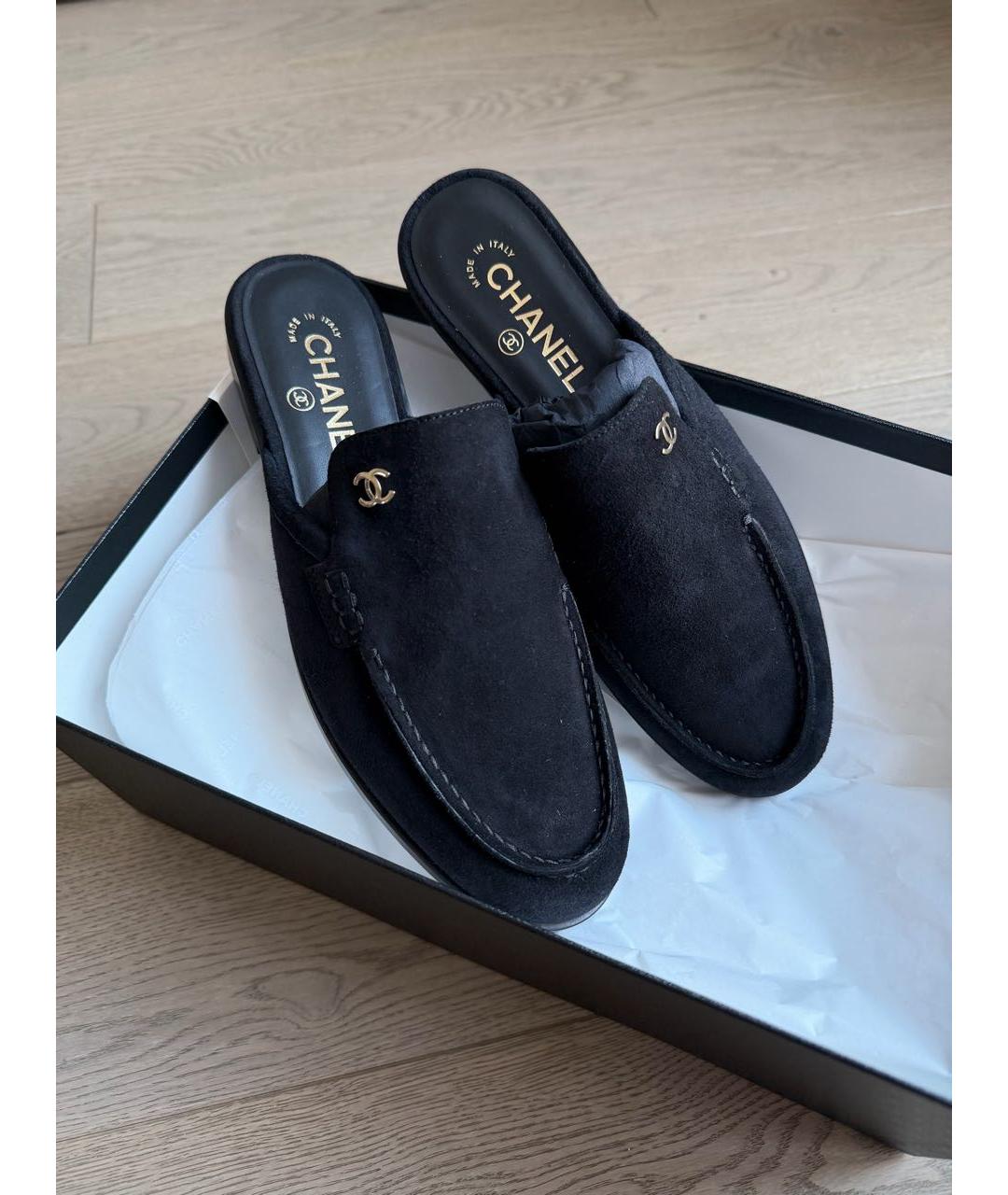 CHANEL Черные замшевые сабо, фото 4
