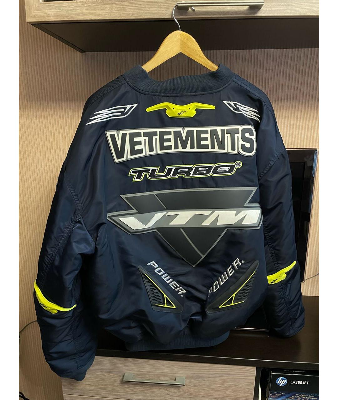 VETEMENTS Темно-синяя полиамидовая куртка, фото 2