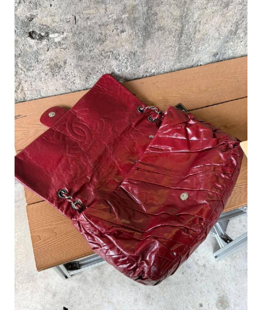 CHANEL Красная сумка через плечо из лакированной кожи, фото 2