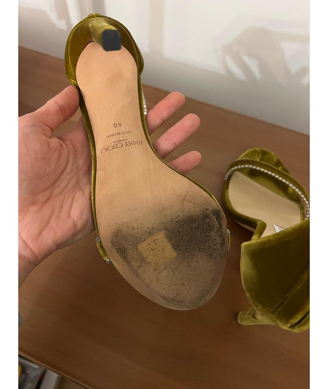 JIMMY CHOO Горчичные бархатные босоножки, фото 4