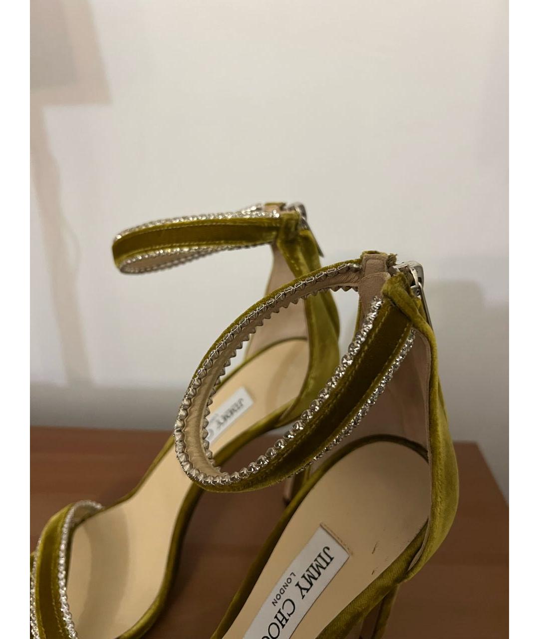 JIMMY CHOO Горчичные бархатные босоножки, фото 6