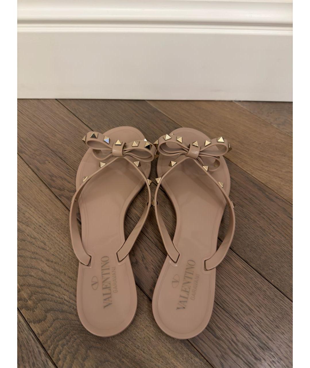 VALENTINO Бежевые резиновые шлепанцы, фото 3