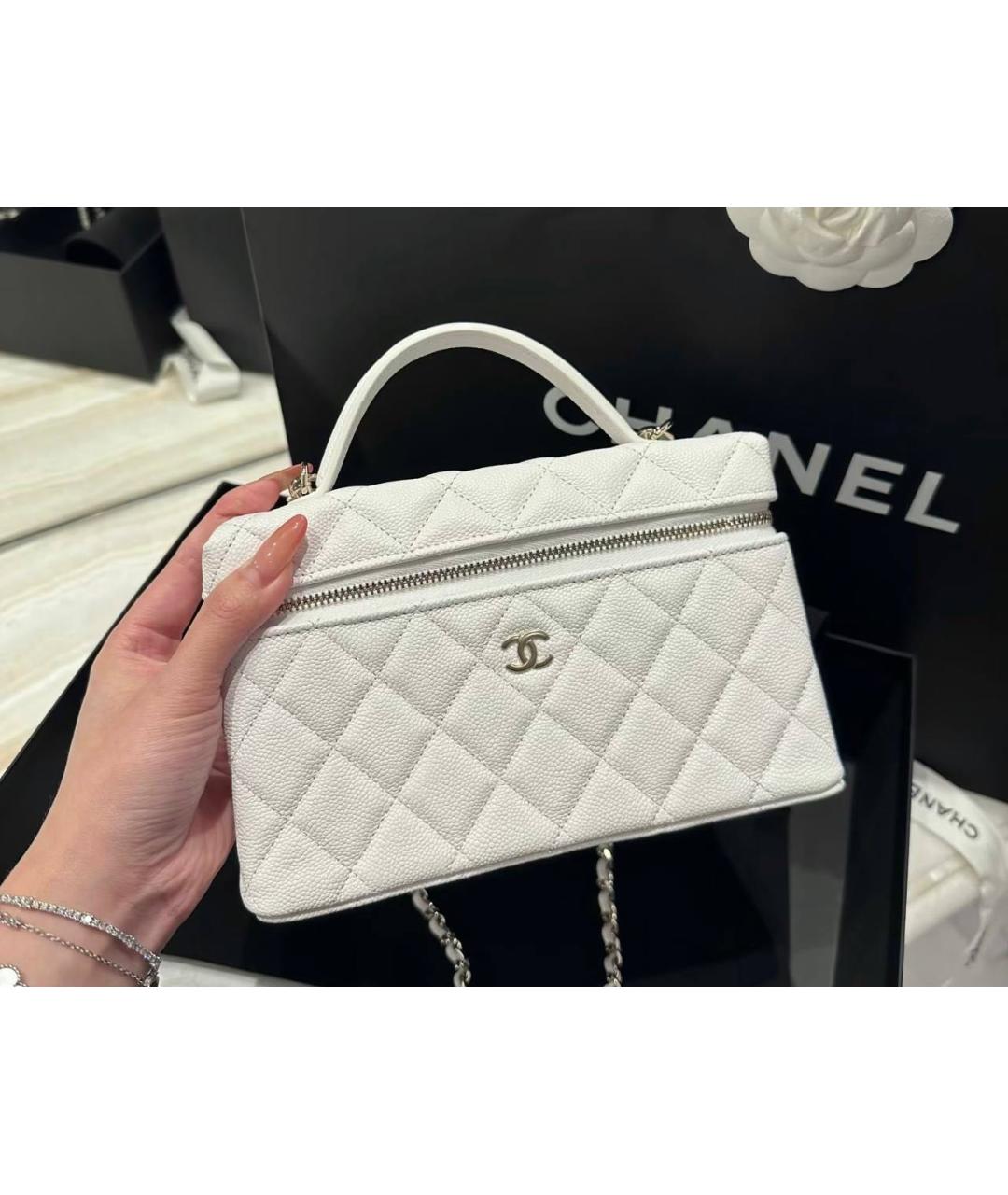 CHANEL Белая кожаная сумка с короткими ручками, фото 4