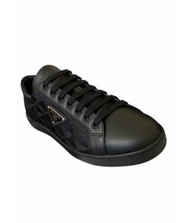 PRADA Низкие кроссовки / кеды