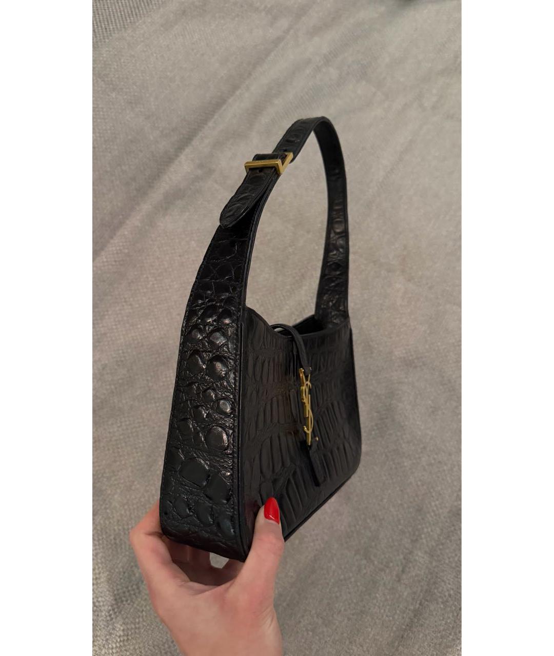 SAINT LAURENT Черная сумка с короткими ручками из лакированной кожи, фото 4