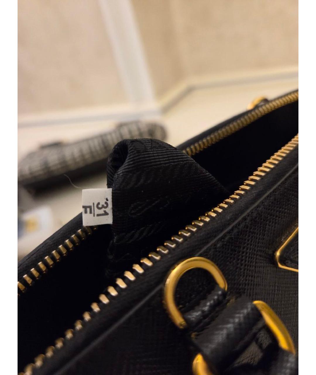 PRADA Черная кожаная сумка с короткими ручками, фото 7