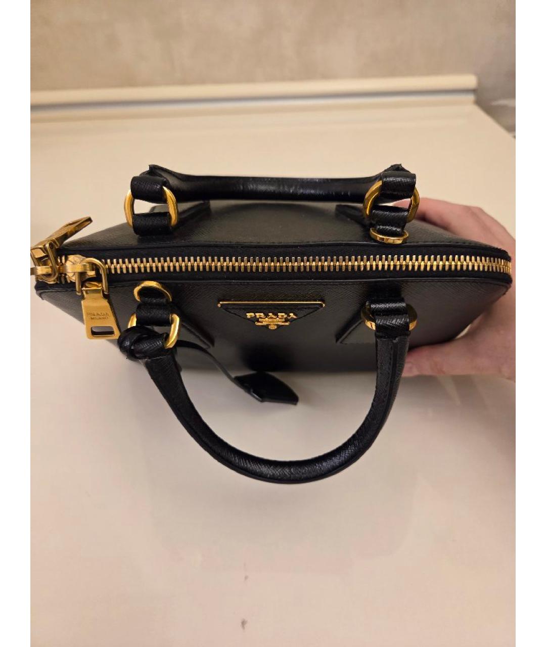 PRADA Черная кожаная сумка с короткими ручками, фото 3