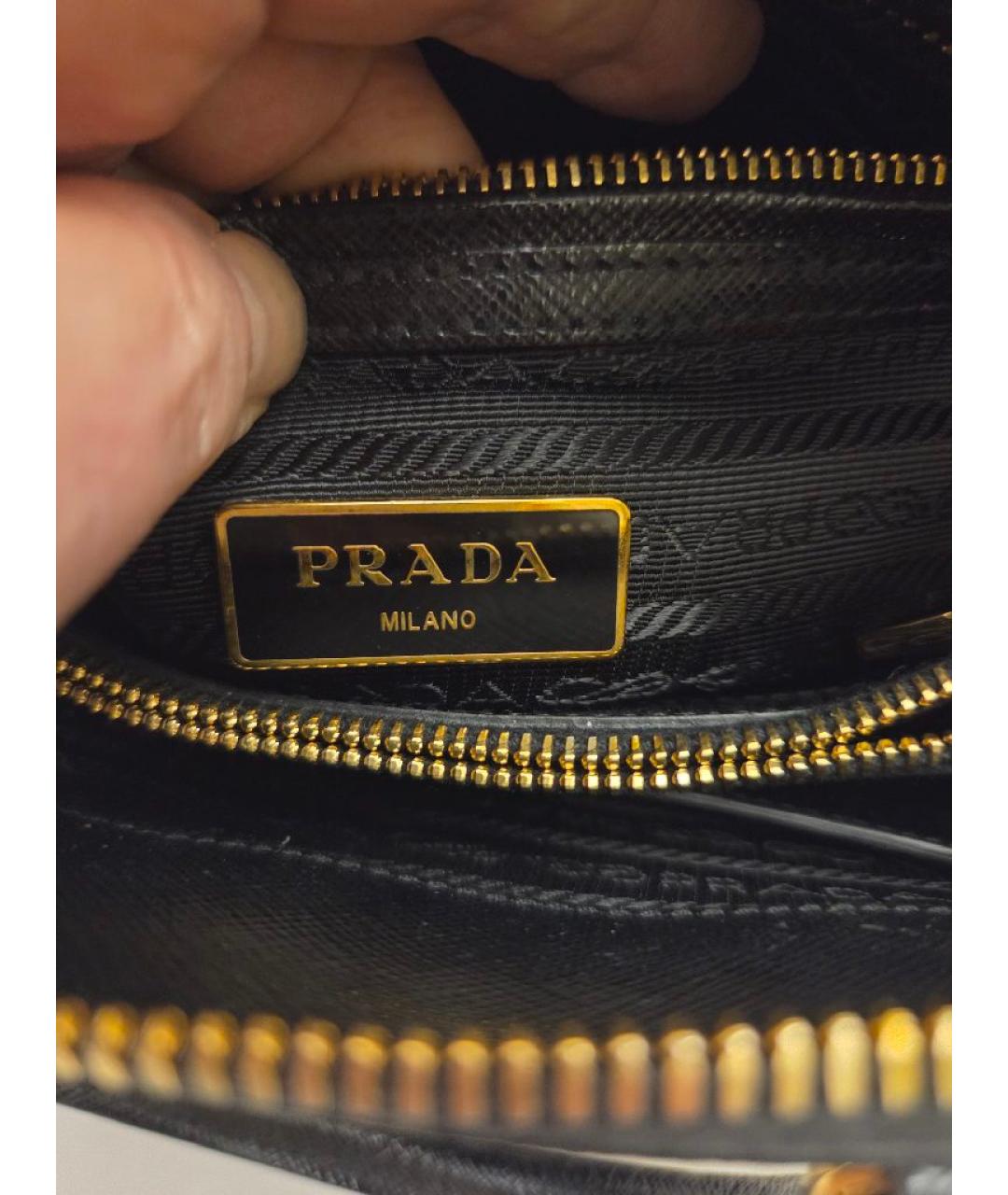 PRADA Черная кожаная сумка с короткими ручками, фото 4