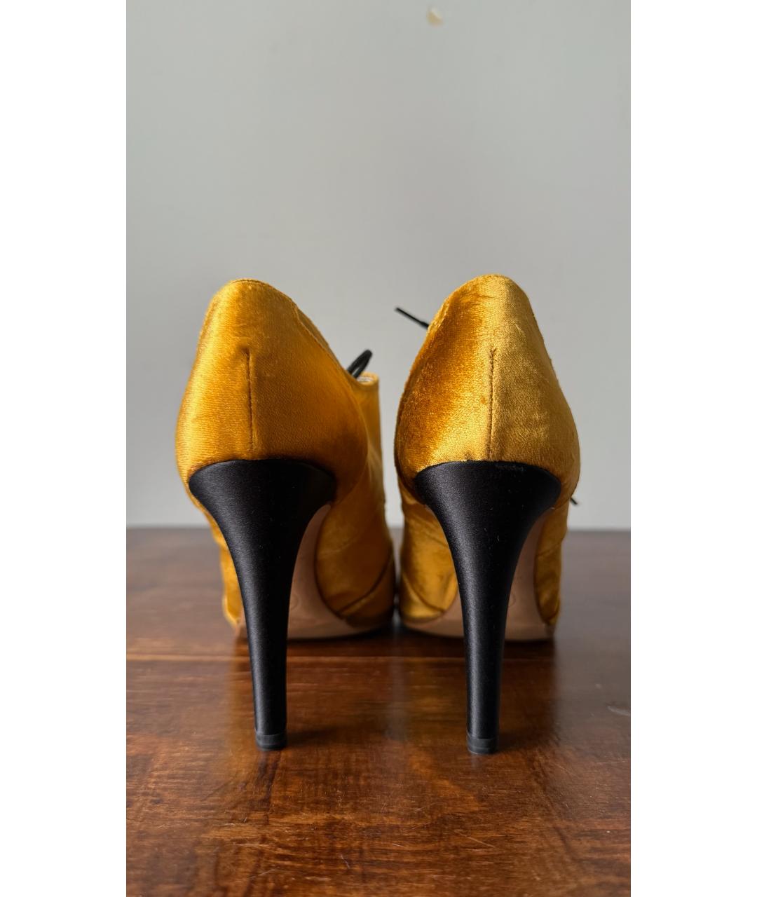 CHANEL Желтые бархатные ботильоны, фото 4