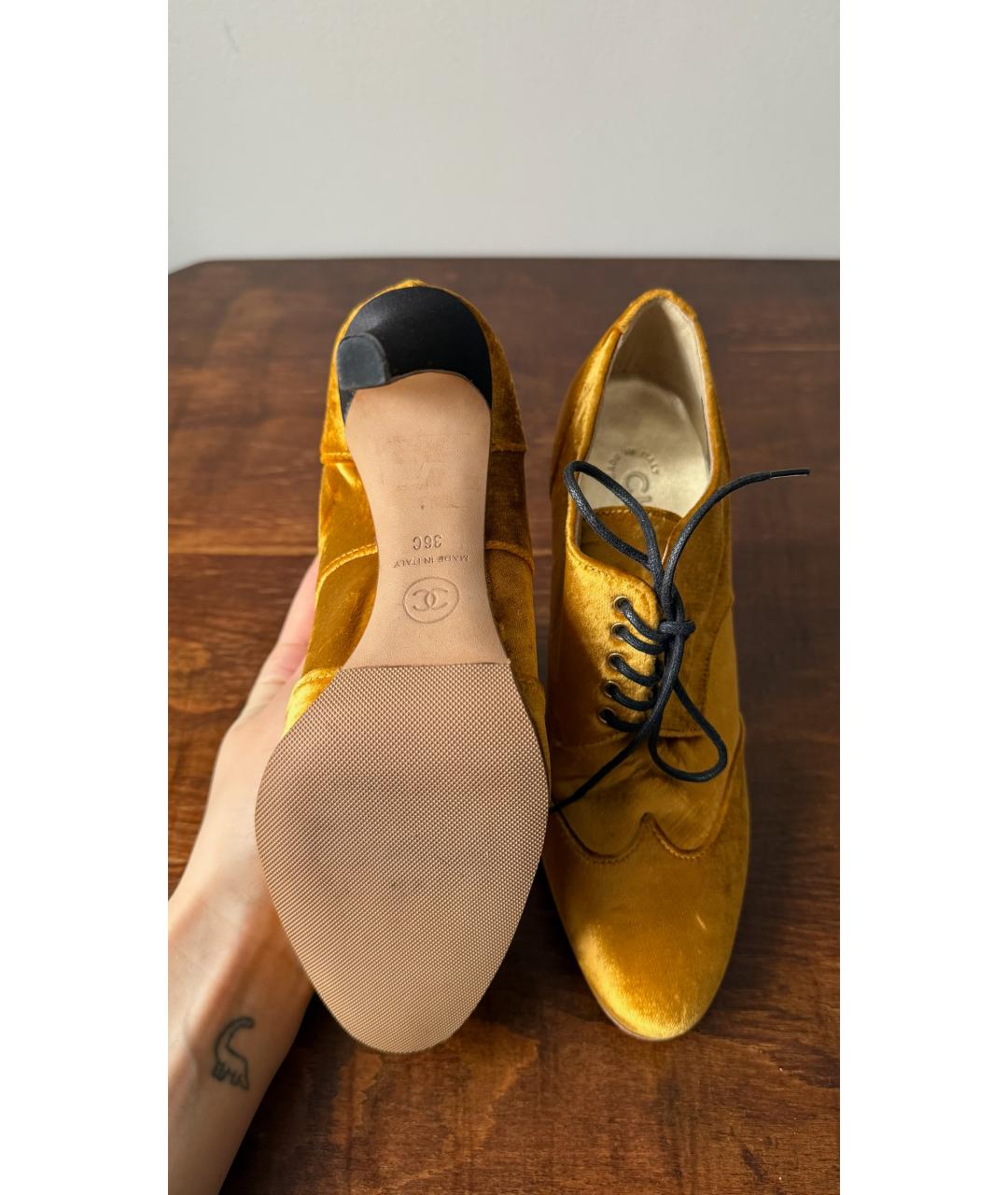 CHANEL Желтые бархатные ботильоны, фото 5