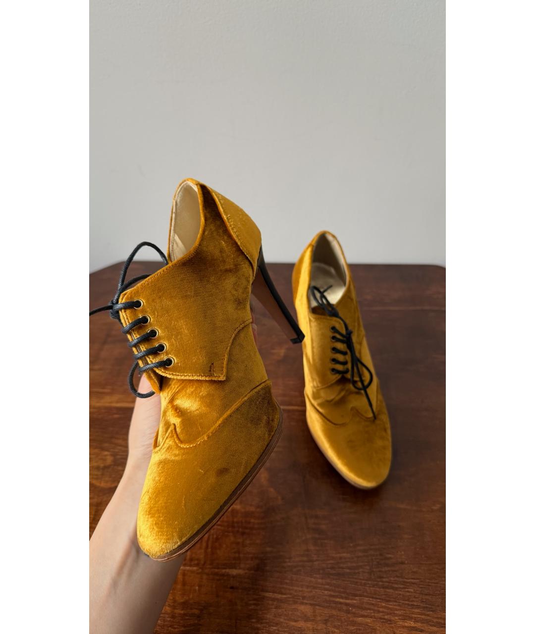 CHANEL Желтые бархатные ботильоны, фото 3