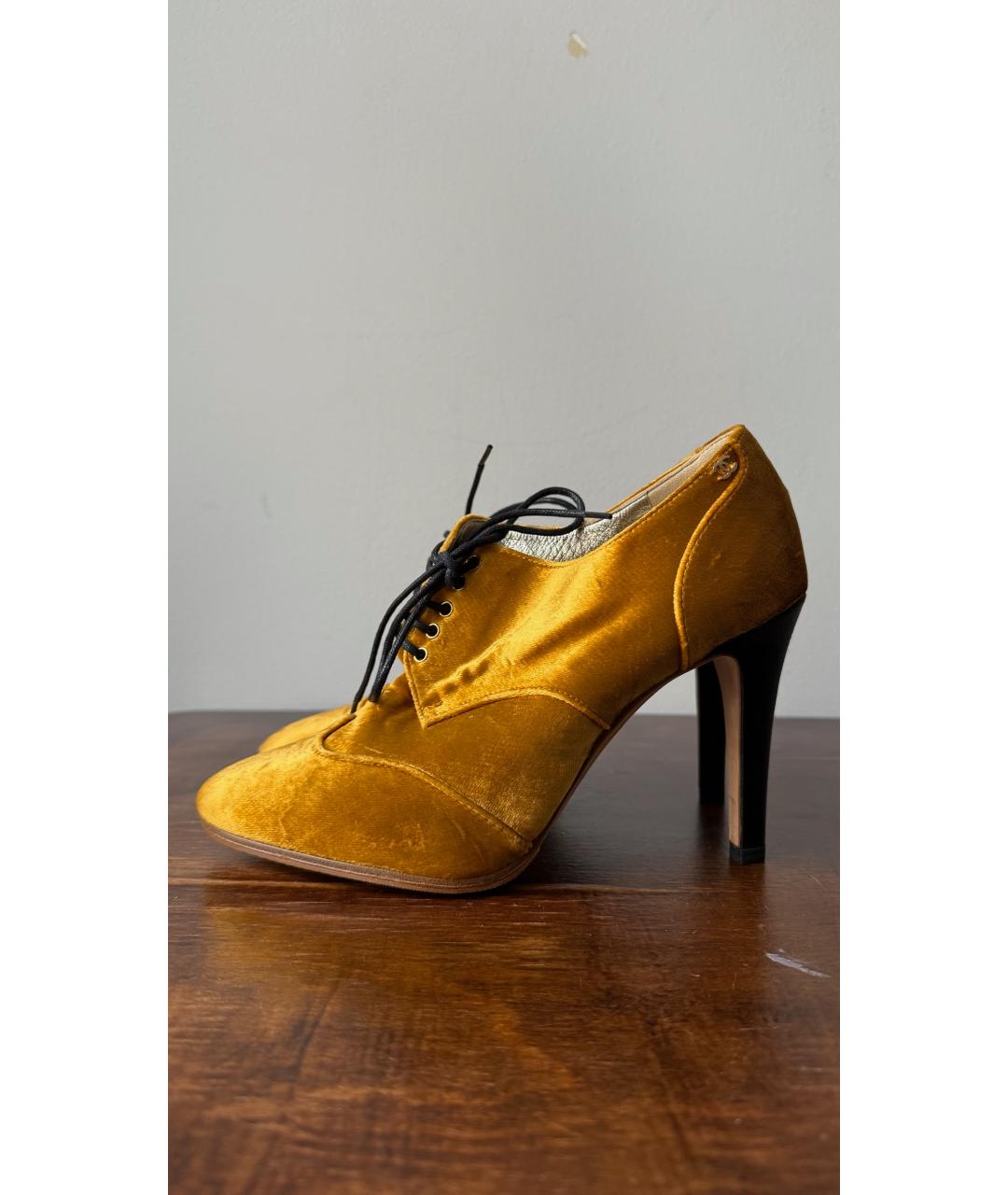 CHANEL Желтые бархатные ботильоны, фото 6