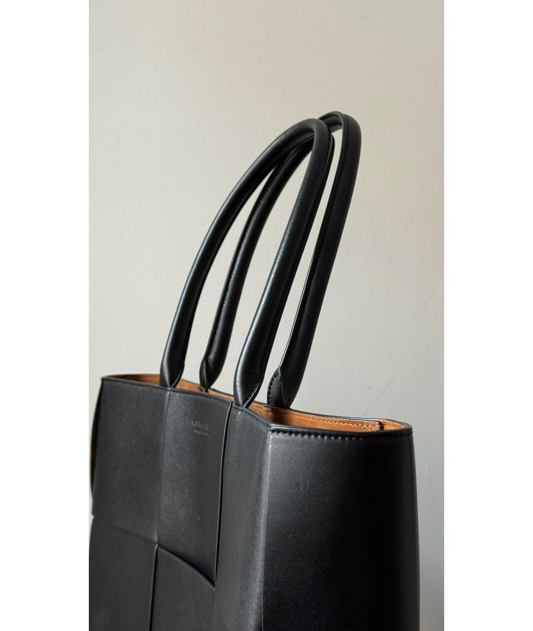 BOTTEGA VENETA Черная кожаная сумка тоут, фото 2