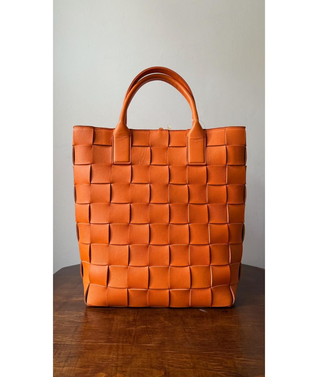 BOTTEGA VENETA Оранжевая кожаная сумка тоут, фото 3
