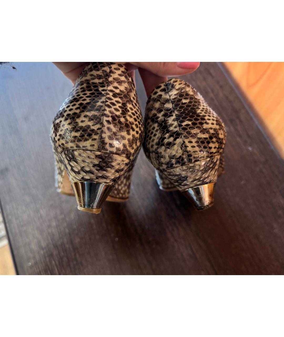 CHRISTIAN DIOR Бежевые лодочки на низком каблуке из экзотической кожи, фото 4