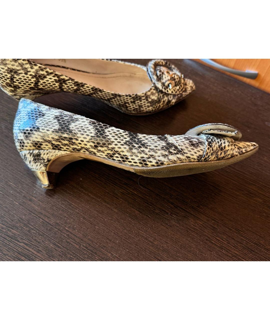 CHRISTIAN DIOR Бежевые лодочки на низком каблуке из экзотической кожи, фото 6