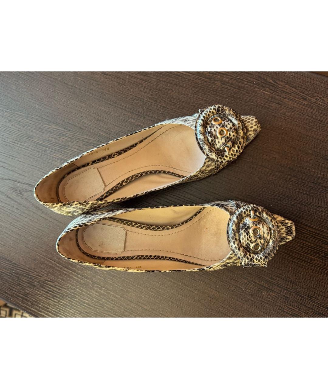 CHRISTIAN DIOR Бежевые лодочки на низком каблуке из экзотической кожи, фото 2