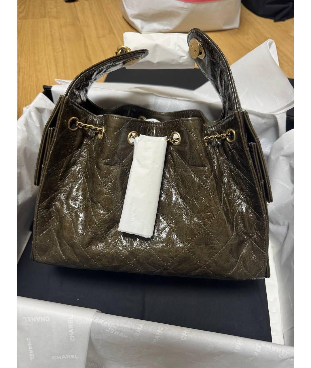 CHANEL Коричневая сумка через плечо из лакированной кожи, фото 3