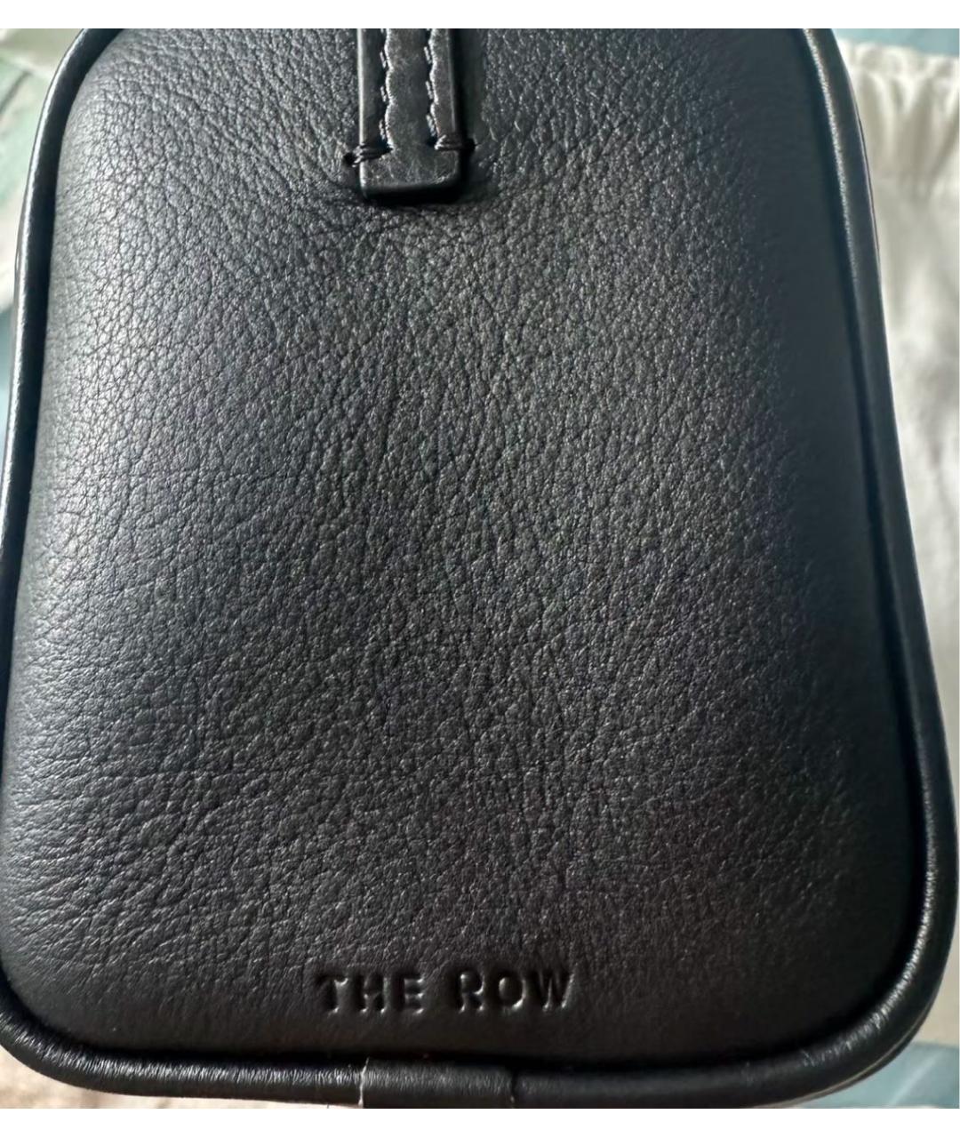 THE ROW Черная кожаная сумка с короткими ручками, фото 4