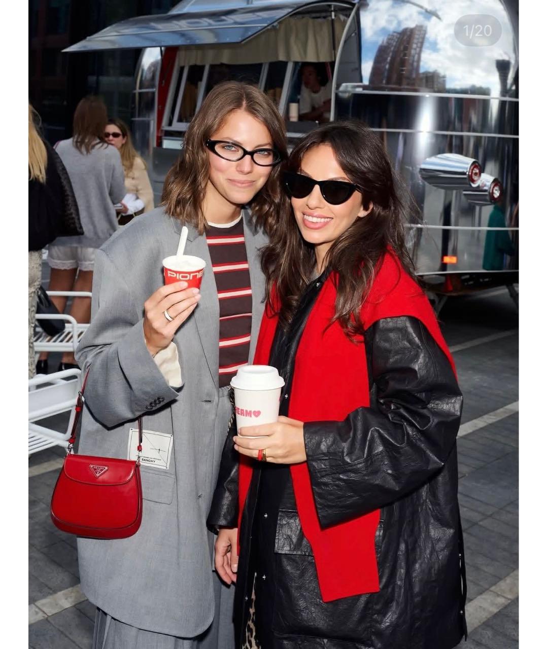 PRADA Красная сумка через плечо из лакированной кожи, фото 6