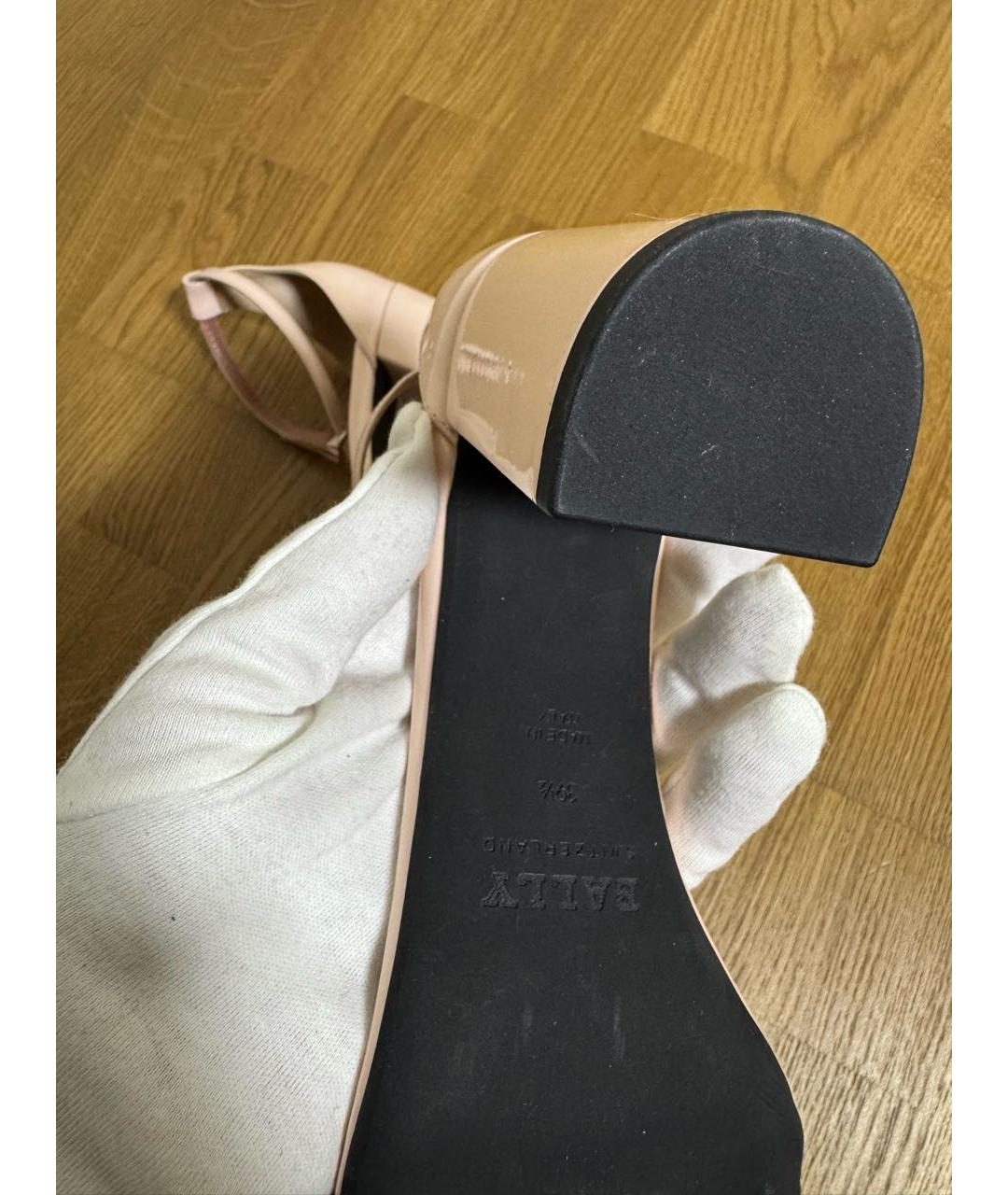 BALLY Розовые босоножки из лакированной кожи, фото 3