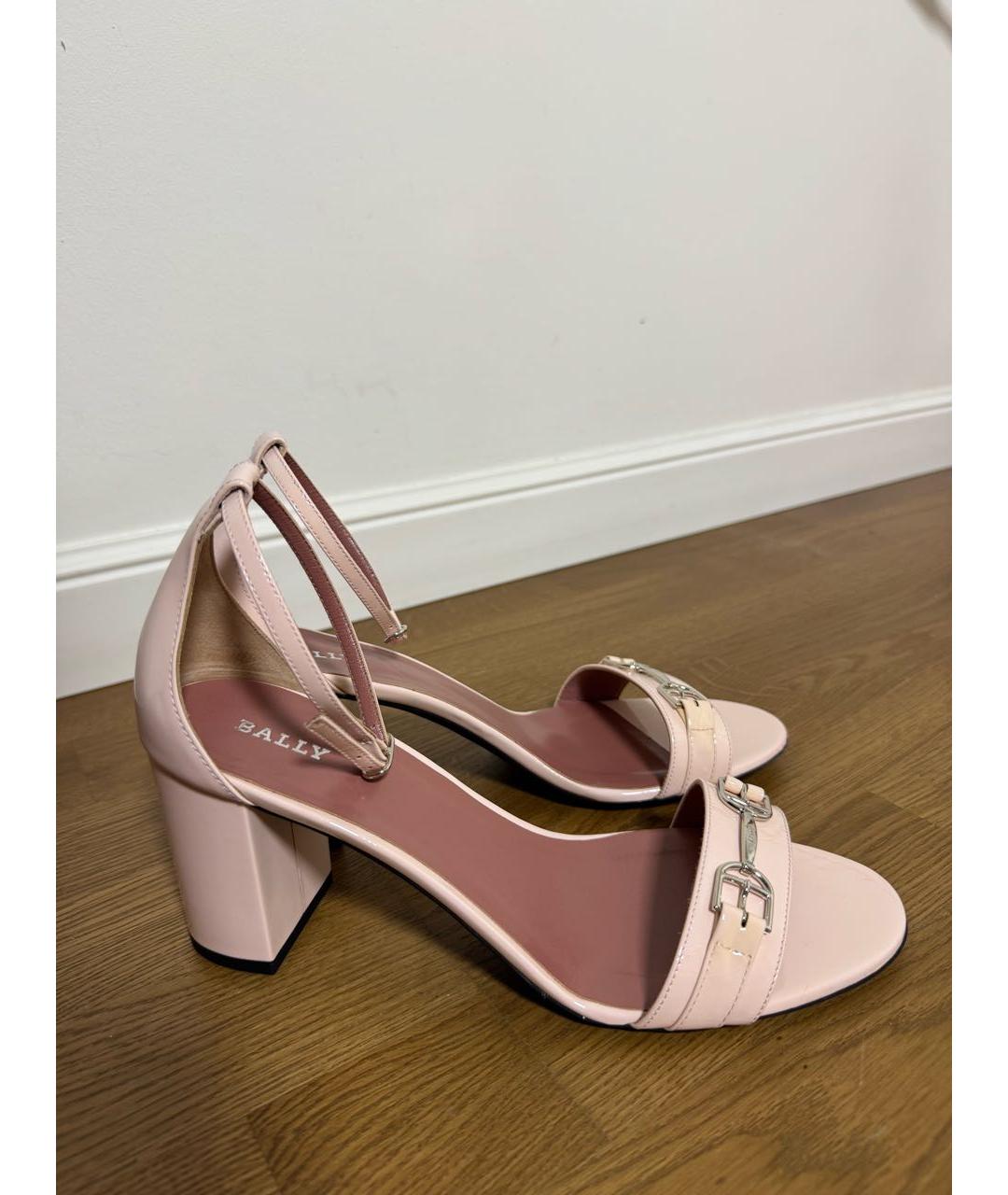 BALLY Розовые босоножки из лакированной кожи, фото 5