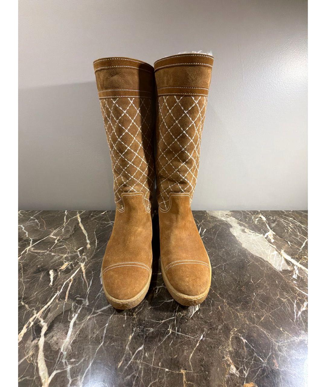 CHANEL Горчичные замшевые сапоги, фото 2