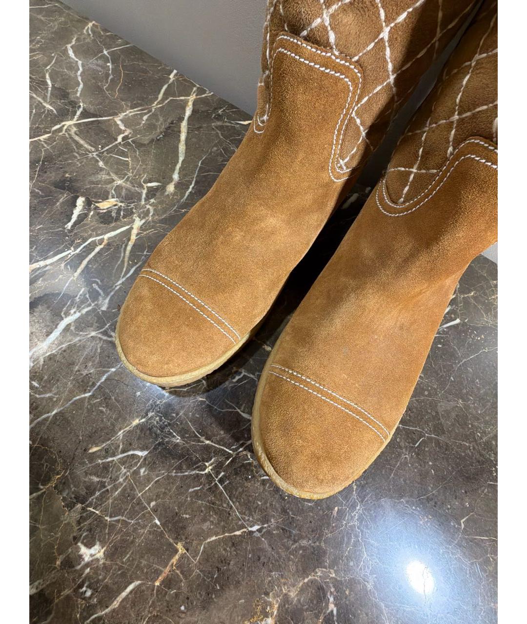 CHANEL Горчичные замшевые сапоги, фото 3