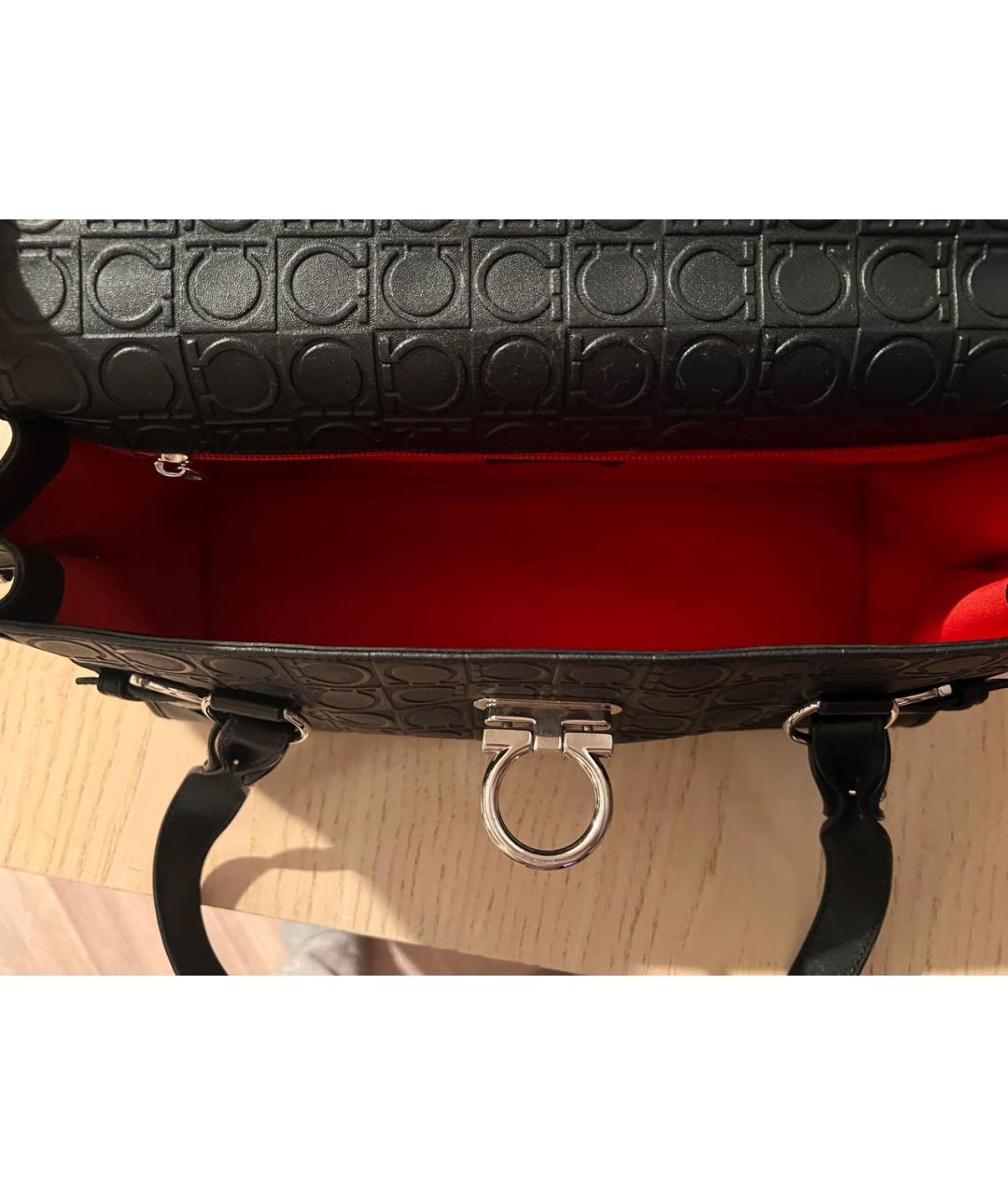 FERRAGAMO Черная кожаная сумка с короткими ручками, фото 4