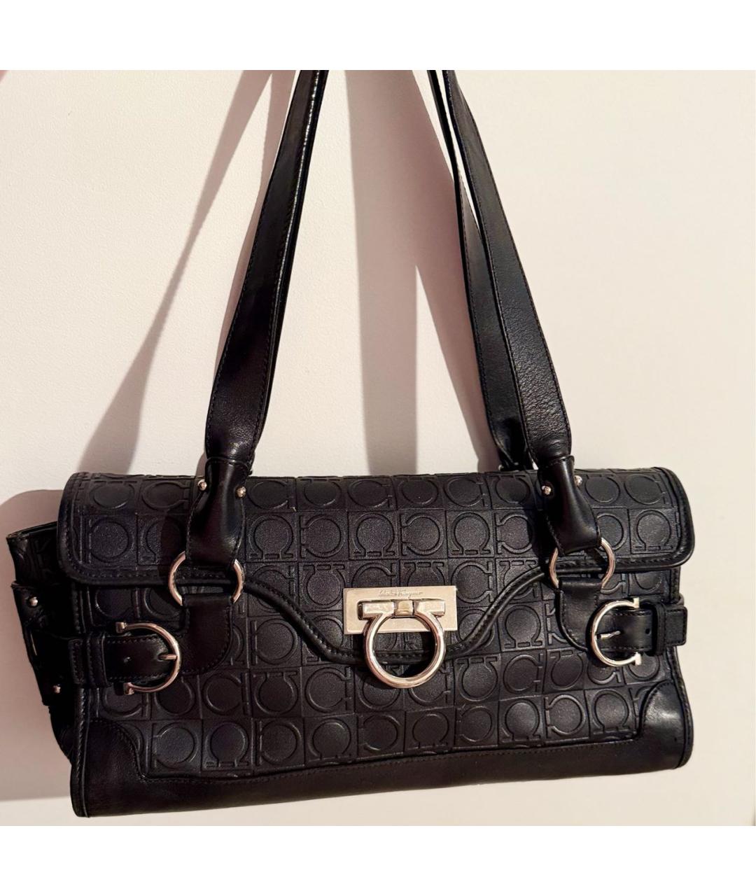 FERRAGAMO Черная кожаная сумка с короткими ручками, фото 2