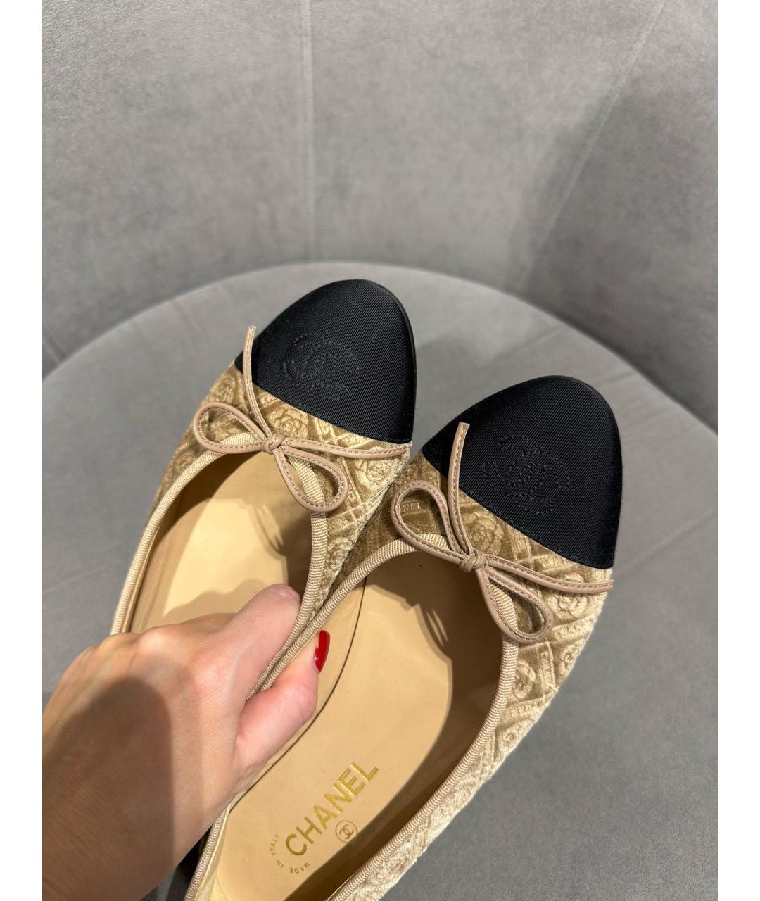 CHANEL Бежевые текстильные балетки, фото 3