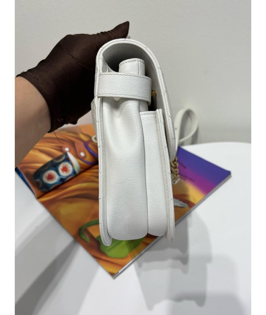 CHANEL Белая кожаная сумка через плечо, фото 3