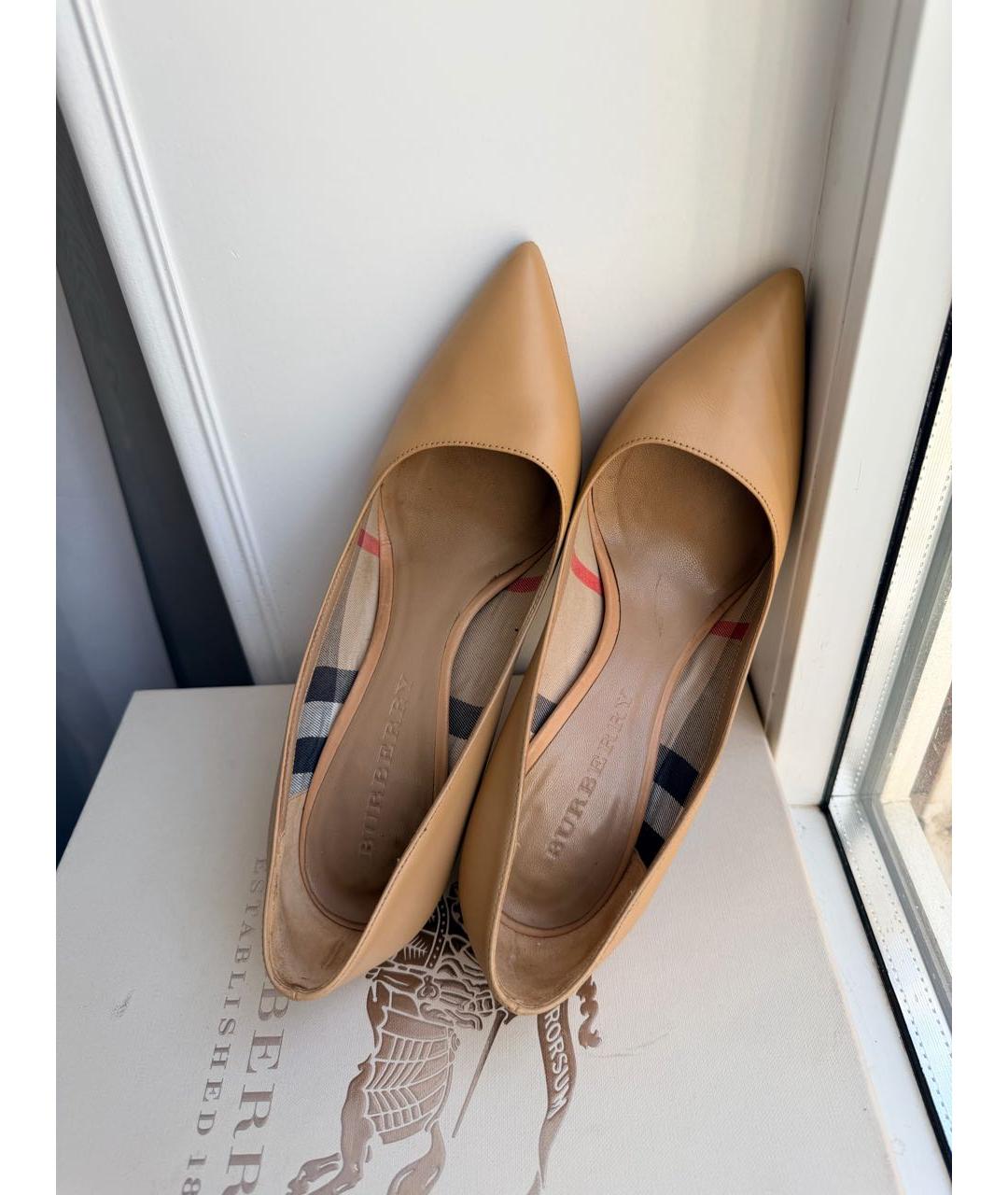 BURBERRY Бежевые кожаные туфли, фото 3