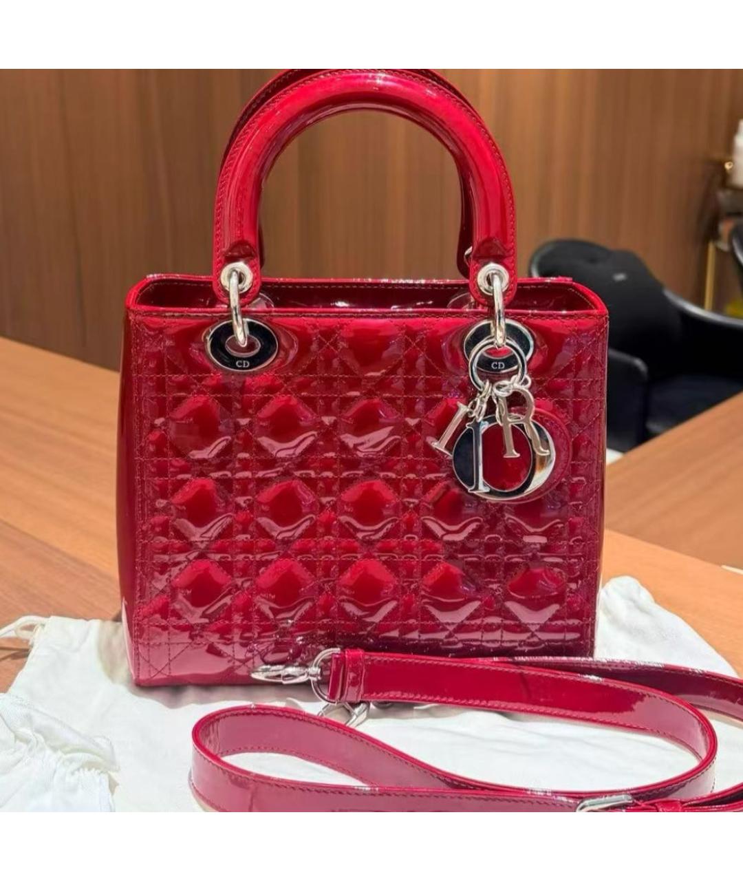 CHRISTIAN DIOR Красная сумка через плечо из лакированной кожи, фото 4