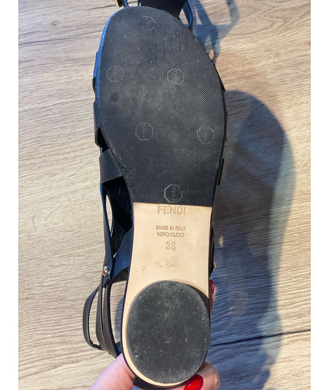 FENDI Черные кожаные сандалии, фото 5