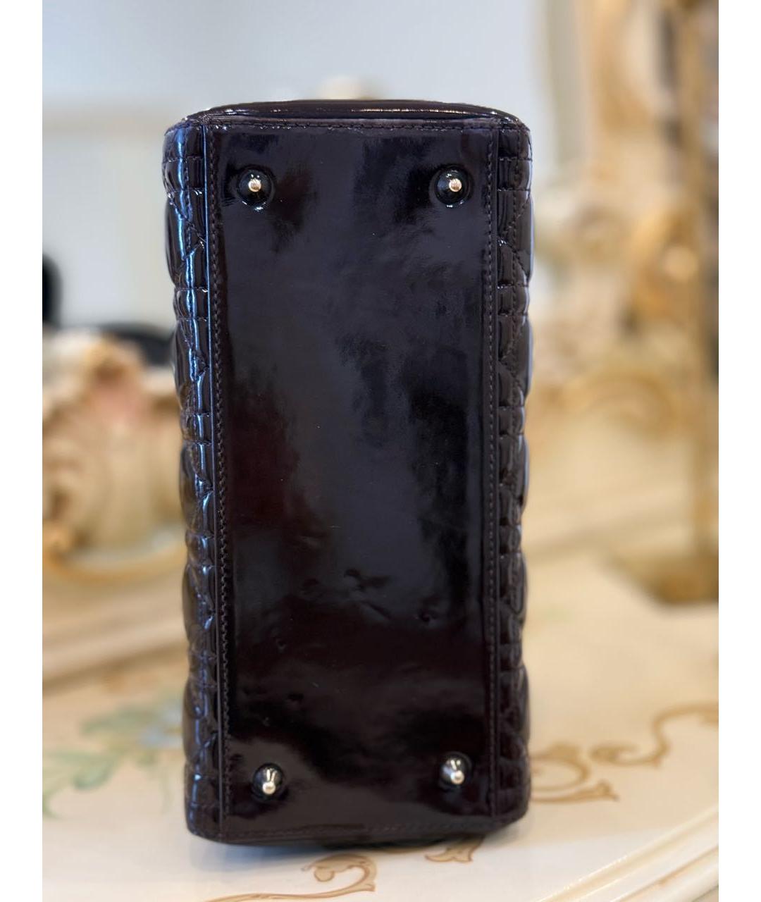 CHRISTIAN DIOR Коричневая сумка с короткими ручками из лакированной кожи, фото 8