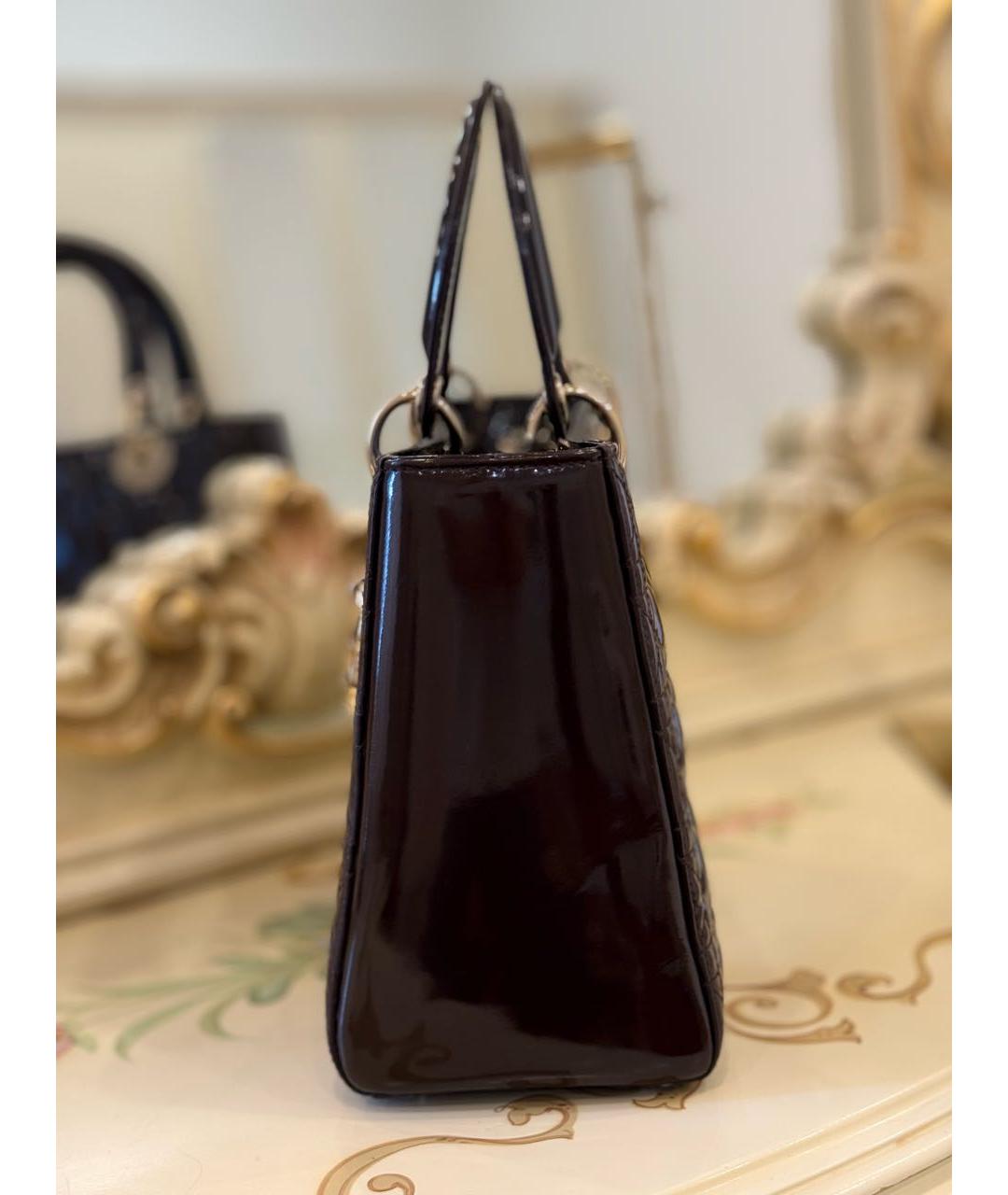 CHRISTIAN DIOR Коричневая сумка с короткими ручками из лакированной кожи, фото 6