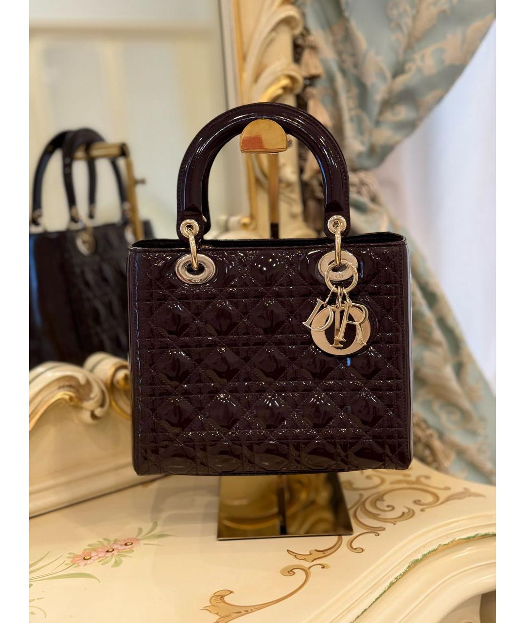 CHRISTIAN DIOR Коричневая сумка с короткими ручками из лакированной кожи, фото 2