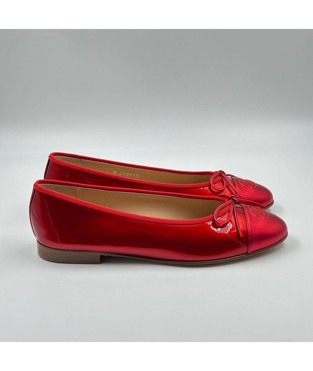 CHANEL Красные балетки из лакированной кожи, фото 3