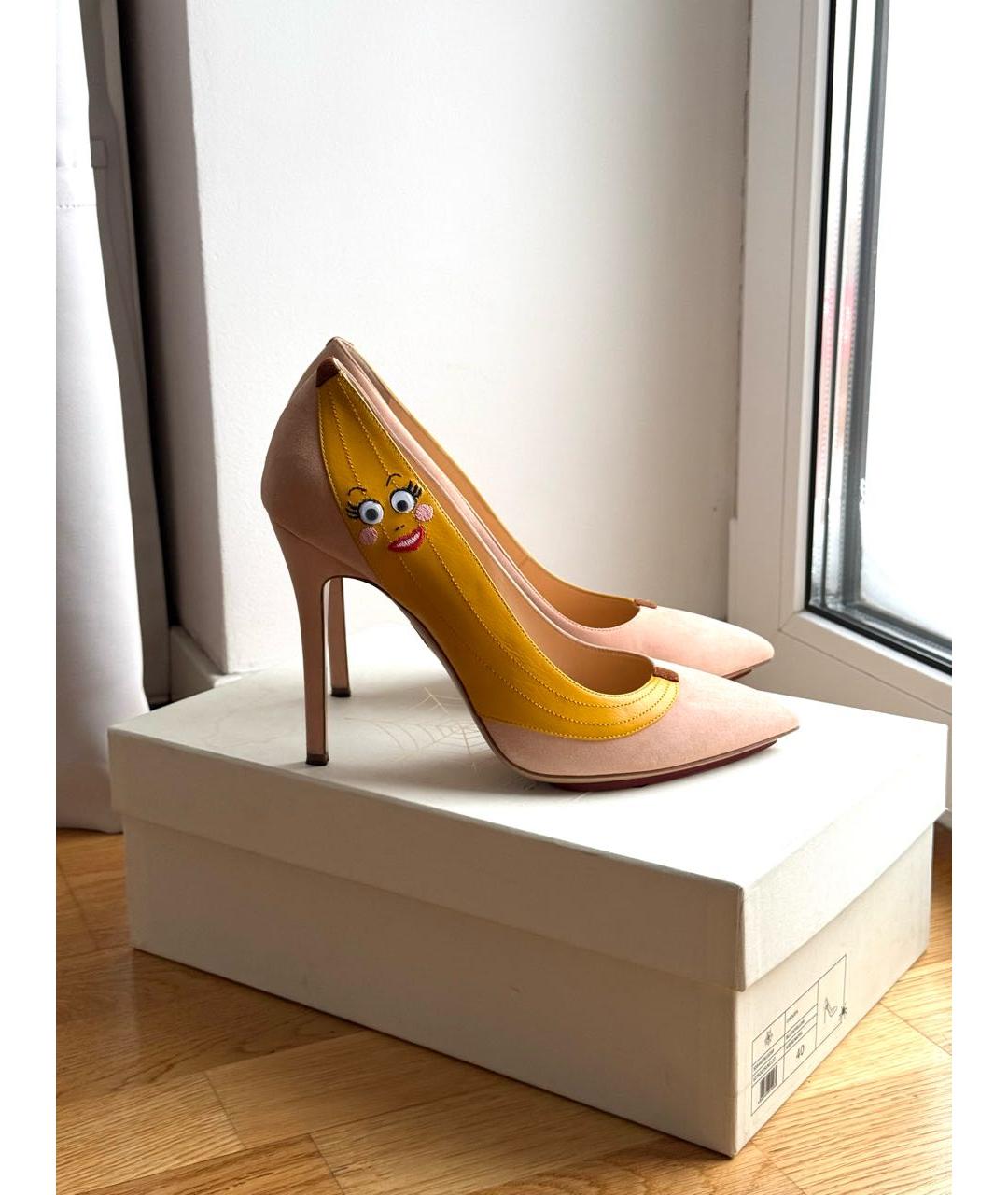 CHARLOTTE OLYMPIA Бежевые замшевые туфли, фото 2