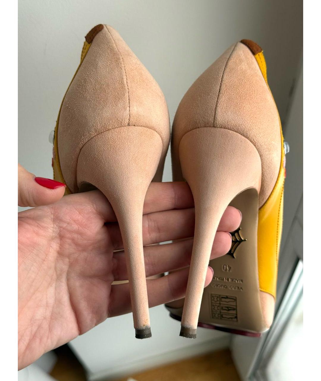 CHARLOTTE OLYMPIA Бежевые замшевые туфли, фото 4