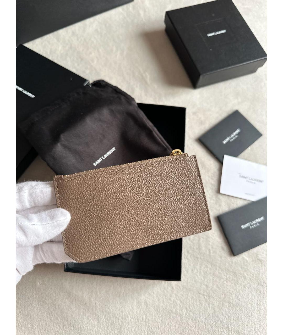 SAINT LAURENT Бежевый кожаный кардхолдер, фото 3