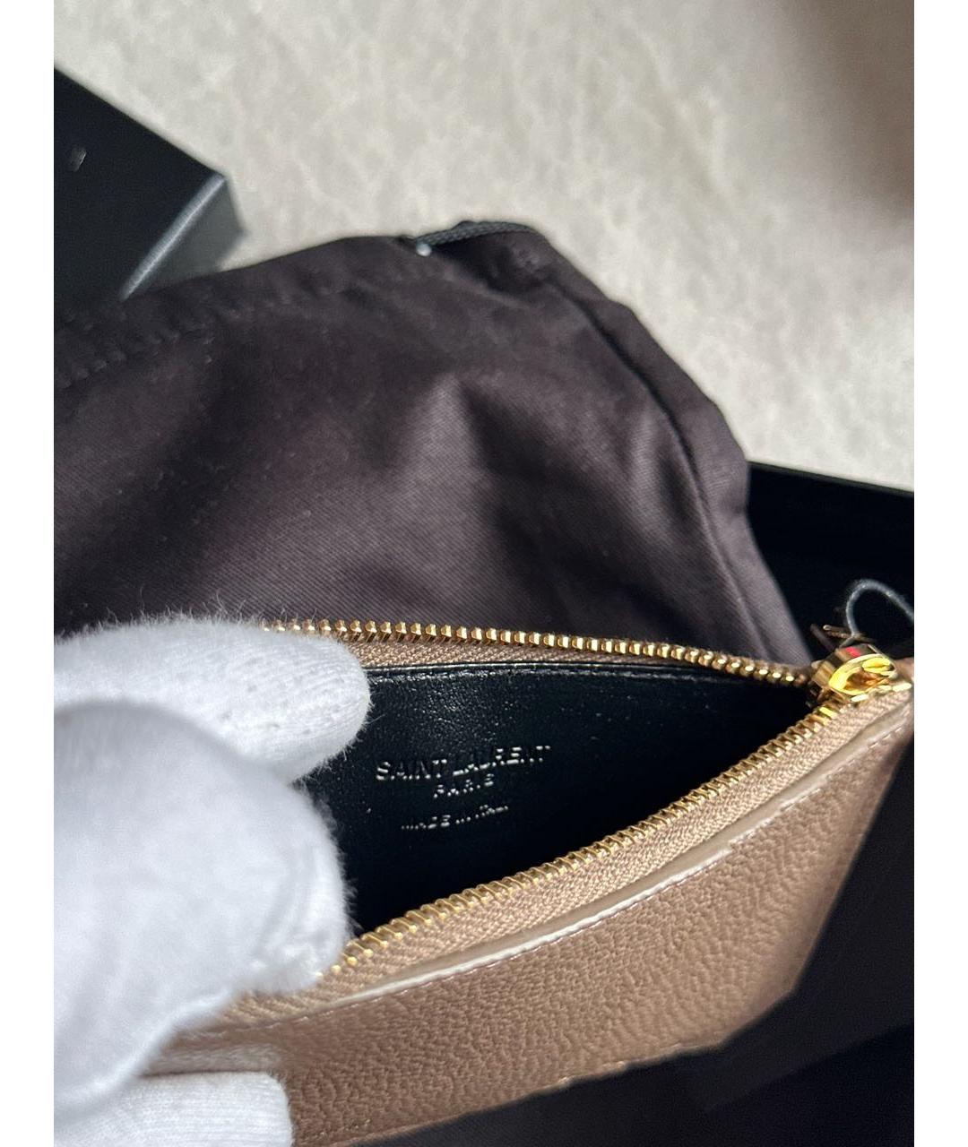SAINT LAURENT Бежевый кожаный кардхолдер, фото 6