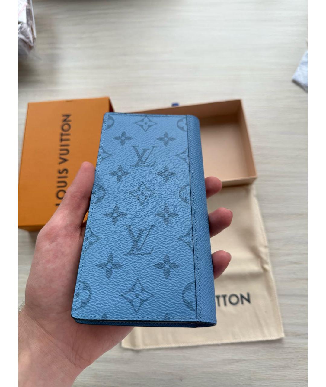 LOUIS VUITTON Голубой кожаный кошелек, фото 2
