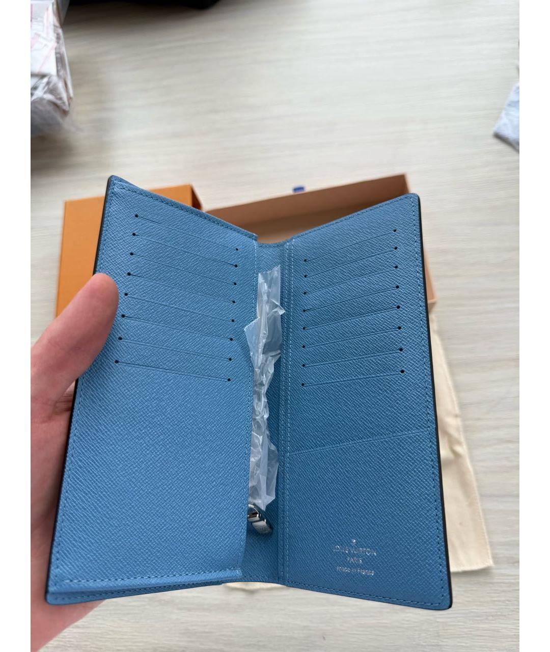 LOUIS VUITTON Голубой кожаный кошелек, фото 3